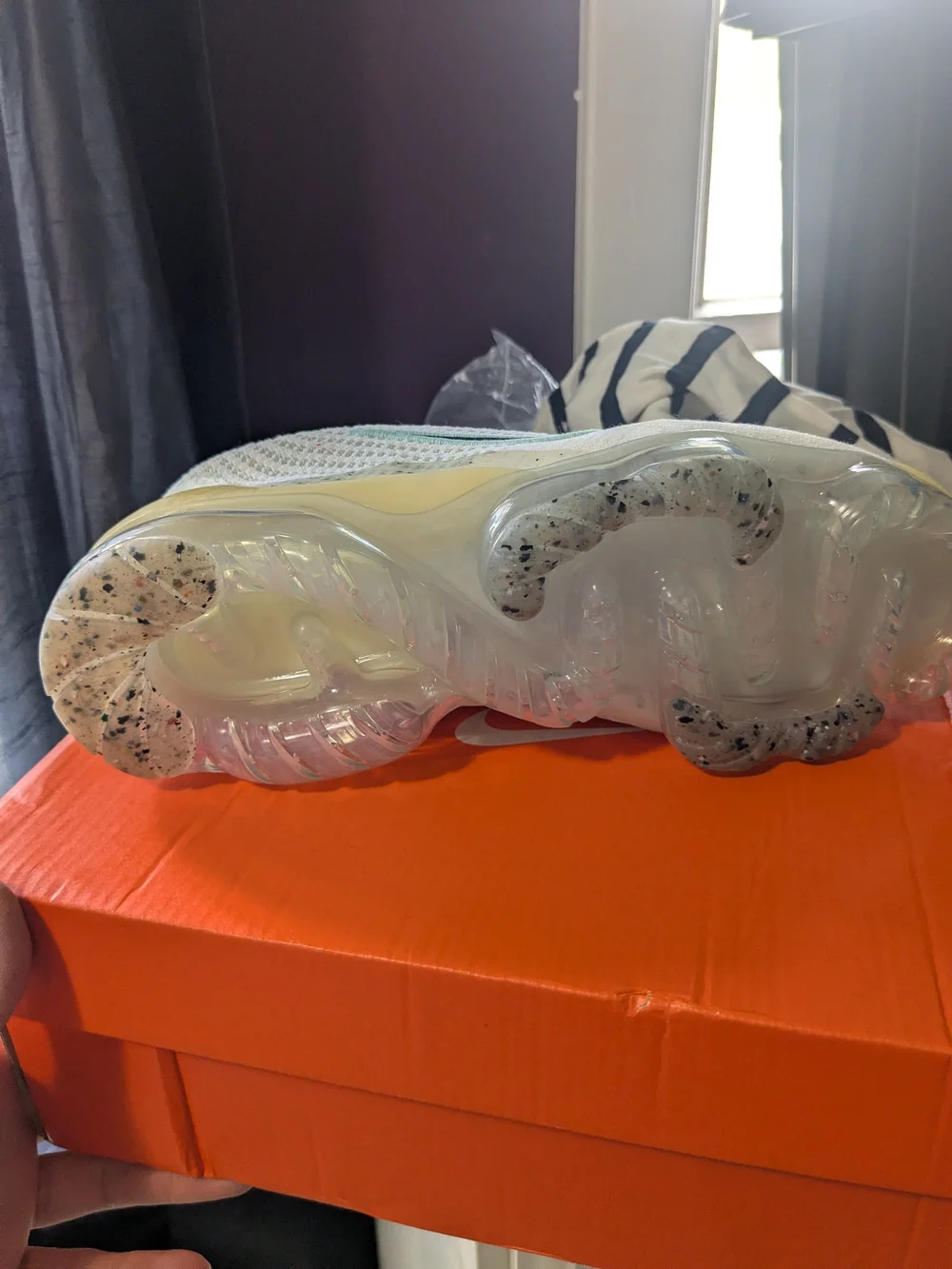 Nike Air VaporMax Flyknit Sneakers 2021 New In Box - Picture 3 of 6